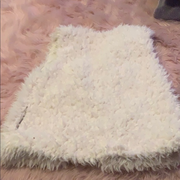 Fur vest - Picture 3 of 3